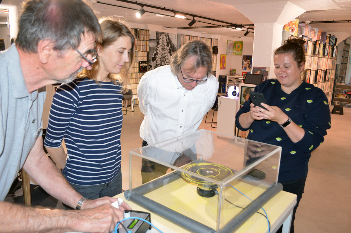 (von links) Heinz-Dieter Hartwig Deutsches Schallplattenmuseum, Michelle Mercier, Professor Peter Heering und 
                Linneá Bergsträsser von der Flensburger Uni