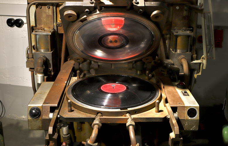 Eine unserer originalen Nortorfer Schallplattenpressen
